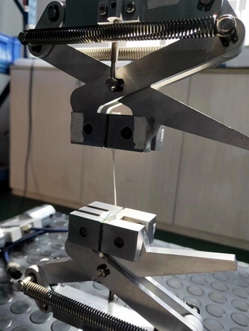 山東大學半干模拉伸試驗機測試.jpg 山東大學半干模拉伸試驗機測試.jpg